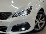 ●LEDヘッドライト:夜間走行時も良好な視界を確保し安心して運転できる高輝度LEDヘッドライトを装備!点灯速度が早く、消費電力も抑えられています。