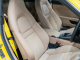 使用感も少なく非常に状態の良い運転席です