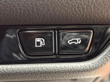 【パワーバックドア】スマートキーや運転席のボタンを押すだけでリアゲートが自動で開閉します!荷物を持っている時や、高い位置にあるバックドアを閉める際に便利な機能です♪