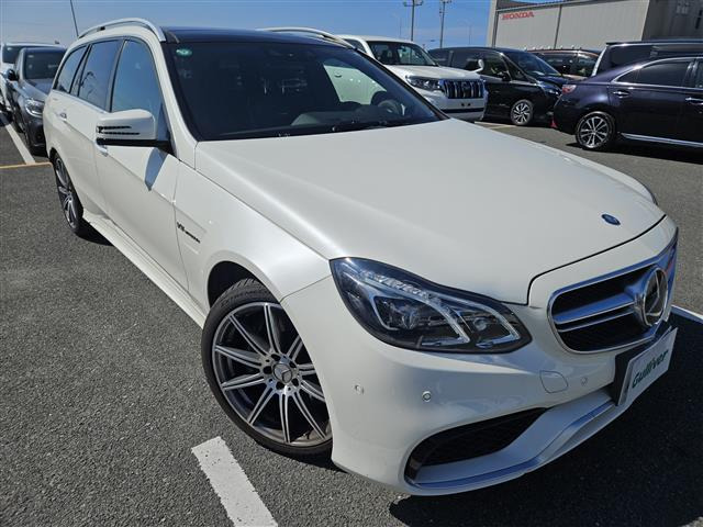 EクラスワゴンAMG E63 4マチック 4WD本革シート