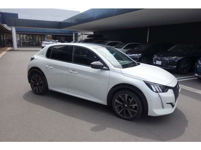 プジョー 208 GT の中古車詳細 (21,000km, パールホワイト, 静岡