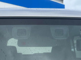 【スズキ セーフティサポート】走行中に前方の車両等を認識し、衝突しそうな時は警報とブレーキで衝突回避と被害軽減をアシスト。より安全にドライブをお楽しみいただけます。