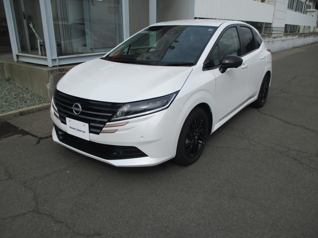ノート 1.2 X FOUR 90周年記念車 4WD 