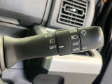 【オートライト】周りの明るさに応じて自動でヘッドライトの点灯・消灯ができる機能です!ライトの付け忘れ・消し忘れなどが無くなり、雨の日や夕方の走行も安心!トンネル通過時も便利ですね♪