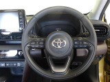 快適な操作性の運転席です。ハンドルも綺麗に清掃済みです。
