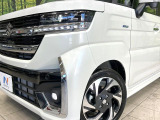 【LEDヘッドライト】悪天候や夜間走行時も良好な視界を確保し安心して運転できる高輝度LEDヘッドライトを装備!点灯速度が早く、消費電力も抑えられています。