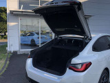 BMW Premium Selection保証では、ご購入後2年間に渡り走行距離無制限で、エンジン・ブレーキ・ミッション等のメイン部分に関しまして、万が一修理・整備が必要になりました際に部品・工賃無料にて対応いたします。