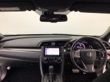 【前方視界】開放的な前方視界!運転がしやすく疲れにくいです♪窓が大きく、見通しがとっても良いおクルマですよ♪