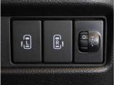 【両側電動スライドドア】ボタンを押すだけでスライドドアの開閉が可能。もちろんキーからの操作も可能。お子様を抱いている時・両手いっぱいの荷物を持っている時など非常に役立ちます。