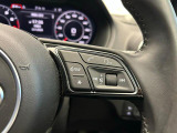 ハンドルスイッチの右側では音楽ボリュームやハンズフリー電話などの操作スイッチです。