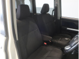 高いホールド性で運転姿勢が安定します。長距離ドライブでも疲れにくいのが魅力です。快適なドライビングライフをお送りください♪