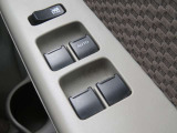 運転席ウィンドウはオート機能装備です。