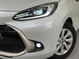 【LEDヘッドライト】悪天候や夜間走行時も良好な視界を確保し安心して運転できる高輝度LEDヘッドライトを装備!点灯速度が早く、消費電力も抑えられています。