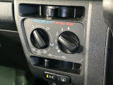 寒い冬も暑い夏も全席に快適な空調を届けてくれる、ダイヤル式エアコンを装備♪