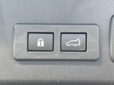【パワーバックドア】スマートキーや運転席のボタンを押すだけでリアゲートが自動で開閉します!荷物を持っている時や、高い位置にあるバックドアを閉める際に便利な機能です♪