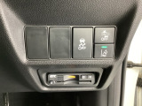 Hondaセンシング用の、VSA解除とレーンキープアシストシステムのメインスイッチなどはハンドルの右側に装備しています。その下にETCがついています。高速道路の料金所の通過も楽々です。