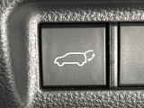 【パワーバックドア】スマートキーや運転席のボタンを押すだけでリアゲートが自動で開閉します!荷物を持っている時や、高い位置にあるバックドアを閉める際に便利な機能です♪