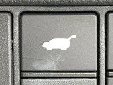 【パワーバックドア】スマートキーや運転席のボタンを押すだけでリアゲートが自動で開閉します!荷物を持っている時や、高い位置にあるバックドアを閉める際に便利な機能です♪