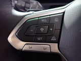 レーダーセンサーにより先行車を測定し、あらかじめ設定されたスピードを上限に自動で加減速するアダプティブクルーズコントロールを備えています。