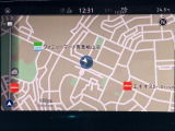 スマートフォン用アプリ[Apple CarPlay][Android Auto]対応の純正ナビ Discover Media を装備、ラジオのほか、USB、Bluetoothハンズフリー通話にも対応。