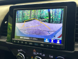 【バックカメラ】駐車時に後方がリアルタイム映像で確認できます。大型商業施設や立体駐車場での駐車時や、夜間のバック時に大活躍!運転スキルに関わらず、今や必須となった装備のひとつです!