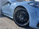 メルセデス・ベンツの定める厳しい基準をクリアしたお車のみをご案内させて頂きます。納車前整備はメーカー規定に基づき最大100項目にも及ぶ点検を熟練のメカニックによって行いご納車させて頂きます。
