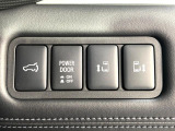 【両側パワースライドドア】スマートキーや運転席のスイッチで後席両側スライドドアの開閉が可能♪電動だから力を入れてドアを開ける必要が無く、小さなお子様でも簡単に開け閉めでき快適です♪