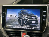 【大画面ナビ】人気の大型10インチナビを装備。存在感のある大画面はインパクト大!ナビ利用時のマップ表示は見やすく、テレビやDVDは臨場感がアップ!いつものドライブがグッと楽しくなります♪