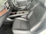 厚みがあって、座り心地のいいソファーのようなシート。運転席も助手席もリラックスしてゆったり座れます。