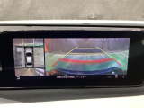 狭い場所での駐車やすれ違いなどでより的確な運転操作に役立つ360°ビューモニターが装備されています。