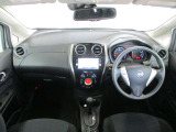 黒を基調としたスタイリッシュなデザインの運転席です。衝突被害軽減ブレーキ、レーンキープアシストなどの安心装備付き!