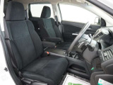 運転席のスペースはゆったりしていて、視界も広く確保されているので普段の運転からロングドライブまで快適です。