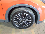 TIGUAN eTSI ELEGANCEは純正18インチアルミホイール装着です。タイヤサイズは235/55 R18です。