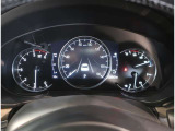 とっても見やすいメーターです。夜間時はラグジュアリーな気分にさせてくれる照明が魅力ですので、夜のドライブも楽しみになりますよ♪