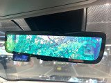 【デジタルインナーミラー】後席の大きな荷物や同乗者で後方が確認しづらい時でも安心!カメラが撮影した車両後方の映像をルームミラー内に表示。クリアな視界で状況の確認が可能です!