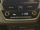 エアコンはオート機能でお好みの温度に調整可能です。オールシーズン快適にドライブできます!