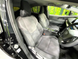 運転席シート廻りは使用感も少なく、良好な状態となっています。前オーナー様が丁寧に使っていたことがよくわかりますね。