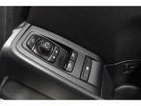 オールオートですので運転席からどの席の窓でも全閉全開が簡単に出来ますよ。