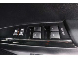 オールオートですので運転席からどの席の窓でも全閉全開が簡単に出来ますよ。