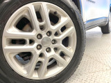 ●純正17インチアルミホイール:輸入車ならではの卓越した走りを支えるホイールと足回りです!日本車の走りに慣れている方にもぜひ体感して頂きたいほど、高いレベルでまとまっています!