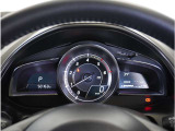 【明るく見やすいメーター】視認性が良く明るく見やすいメーター。運転者にとって見やすいメーターは運転していても疲れないですよね。