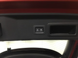 とても便利な【パワーテールゲート】スイッチ一つで楽々自動開閉。