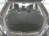 深くゆったりとしたリアトランク。旅行鞄やベビーカー等もしっかりと詰め込める広さを持っています。