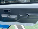 運転席ドアパネル パワーウィンドウが付いています。