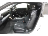 フロントシートは、長距離や長時間運転しても疲れにくく乗り心地よく快適に過ごせますよ。