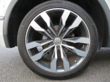 タイヤサイズは255/40R20です。タイヤ溝は右前6.4mm。右後ろ5.8mm。左前6.5mm。左後ろ5.7mm。