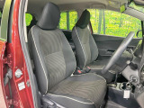 運転席まわりには十分なスペースがあり、大柄な方でもゆったり運転していただける環境です。