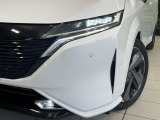 【LEDヘッドライト】悪天候や夜間走行時も良好な視界を確保し安心して運転できる高輝度LEDヘッドライトを装備!点灯速度が早く、消費電力も抑えられています。