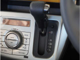 【シフトレバー】シフトもとても操作しやすいデザインになっております。運転する人の事を第一に考えた操作性の高い仕様です。
