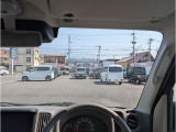 ドライバー目線です!運転席に座るとこんな感じです☆